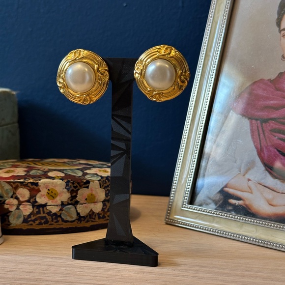 CHANEL Jewelry - CHANEL Vintage 1993 Gold Clip-On Earrings with Faux Pearls – Made in France